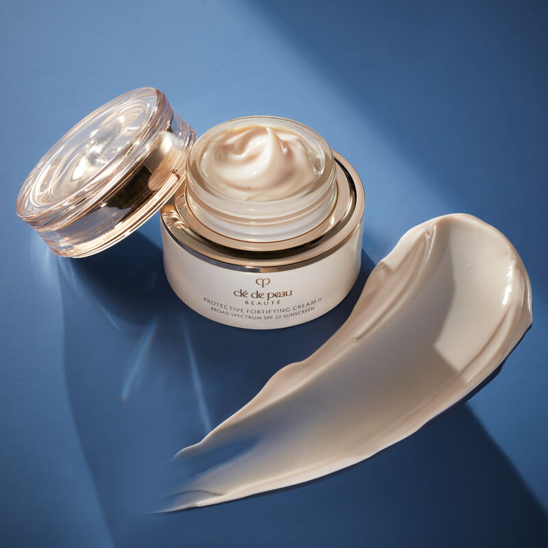 Clé de Peau: Protective Fortifying Cream SPF 22